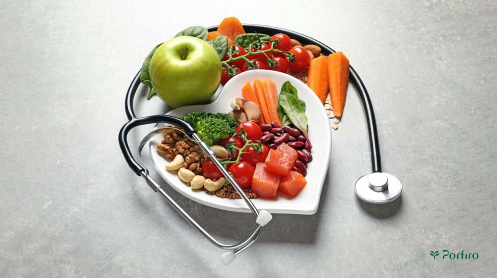 مواد غذایی مناسب برای داشتن فشار خون نرمال در کنار گوشی پزشکی